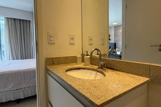 Banheiro de apartamento para alugar com 1 quarto, 45m² em Pompéia, Santos