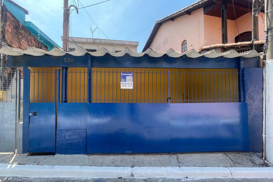 Fachada de casa para alugar com 1 quarto, 40m² em Vila Granada, São Paulo