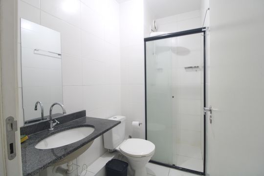 Banheiro de apartamento para alugar com 1 quarto, 34m² em Jurubatuba, São Paulo