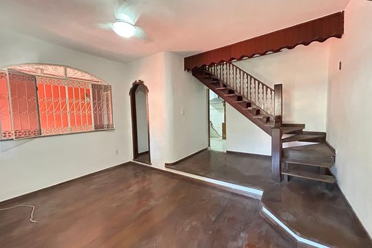 Casa de Condomínio para alugar com 3 quartos, 239m² em Vila Valqueire, Rio de Janeiro