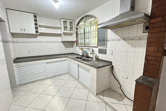 Cozinha de casa de condomínio para alugar com 3 quartos, 239m² em Vila Valqueire, Rio de Janeiro