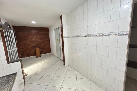 Cozinha de casa de condomínio para alugar com 3 quartos, 239m² em Vila Valqueire, Rio de Janeiro