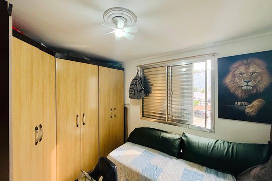 Quarto 2 de apartamento para alugar com 2 quartos, 47m² em Vila Sílvia, São Paulo