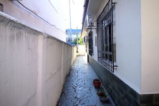 Casa 1 - Corredor Lateral de casa à venda com 6 quartos, 196m² em Penha, Rio de Janeiro