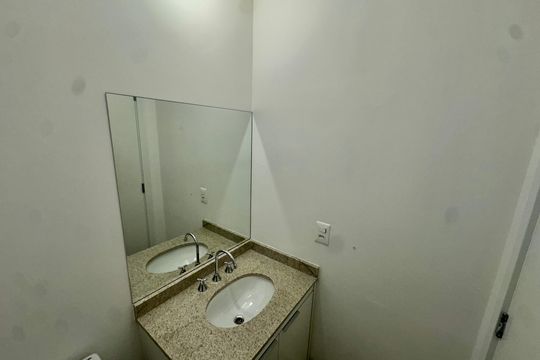 Banheiro de kitnet/studio à venda com 1 quarto, 35m² em Jardim das Acácias, São Paulo
