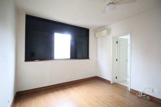 Apartamento para alugar com 3 quartos, 260m² em Real Parque, São Paulo