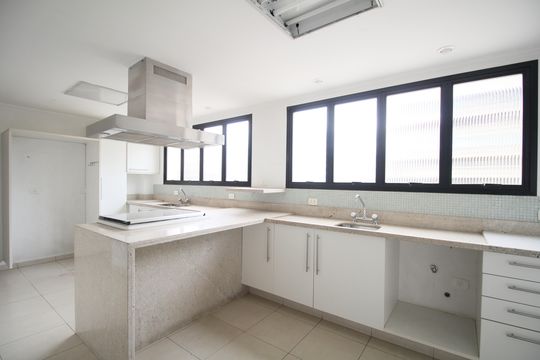 Apartamento para alugar com 3 quartos, 260m² em Real Parque, São Paulo