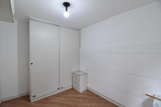 Quarto 1 de apartamento para alugar com 2 quartos, 47m² em Santa Cândida, Curitiba