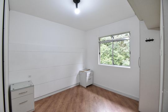 Quarto 1 de apartamento para alugar com 2 quartos, 47m² em Santa Cândida, Curitiba