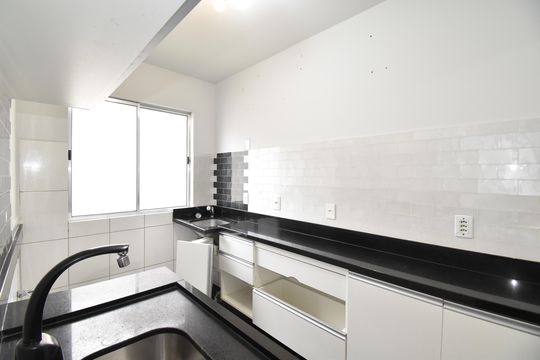 Cozinha de apartamento para alugar com 2 quartos, 47m² em Santa Cândida, Curitiba