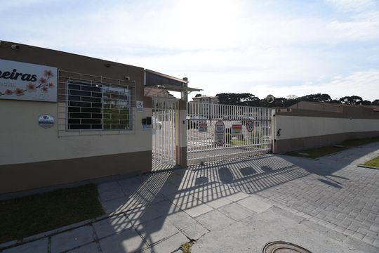 Fachada de apartamento para alugar com 2 quartos, 47m² em Santa Cândida, Curitiba