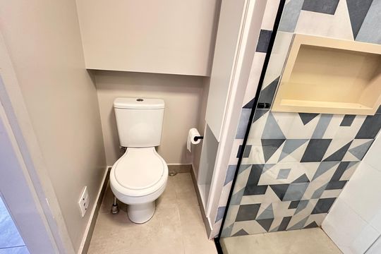 Banheiro social de kitnet/studio à venda com 1 quarto, 31m² em Santo Amaro, São Paulo