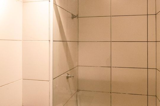 Banheiro de apartamento à venda com 2 quartos, 60m² em Vila Progresso, Guarulhos
