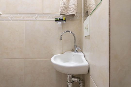 Banheiro Social de kitnet/studio para alugar com 1 quarto, 22m² em Tijuca, Rio de Janeiro