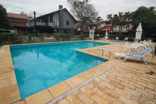 Área comum - Piscina de casa de condomínio para alugar com 3 quartos, 220m² em Tristeza, Porto Alegre