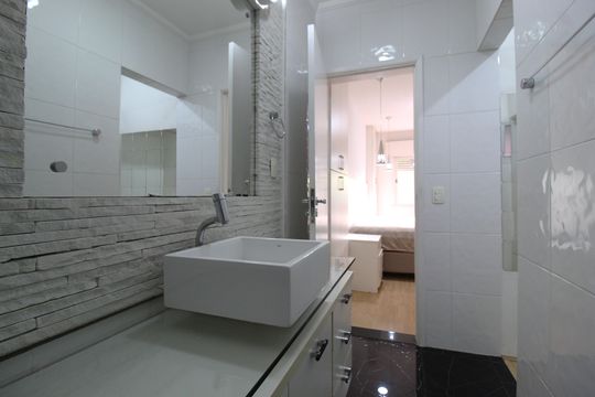 Banheiro da Suíte de apartamento para alugar com 2 quartos, 108m² em Vila Nova Conceição, São Paulo