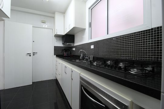 Cozinha de apartamento para alugar com 2 quartos, 108m² em Vila Nova Conceição, São Paulo