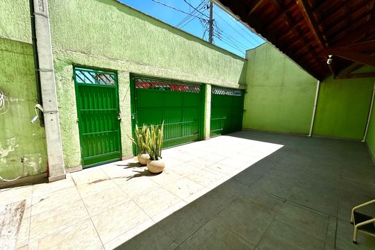 Garagem de casa para alugar com 3 quartos, 440m² em Jardim Presidente Dutra, Guarulhos