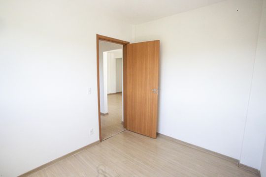 Quarto 1 de apartamento para alugar com 2 quartos, 48m² em Taquara, Rio de Janeiro