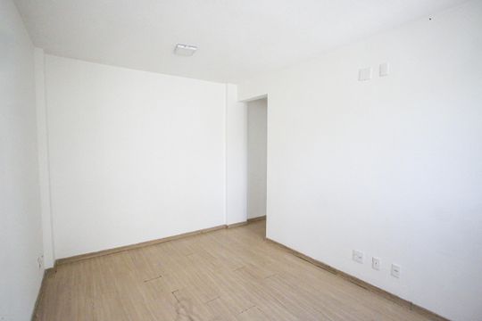 Sala de apartamento para alugar com 2 quartos, 48m² em Taquara, Rio de Janeiro