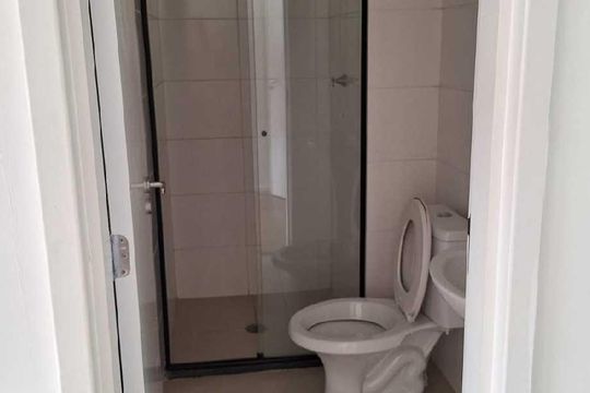Banheiro de apartamento para alugar com 1 quarto, 24m² em Jardim Santa Emília, São Paulo
