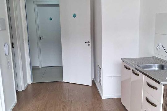 Sala/Cozinha de apartamento para alugar com 1 quarto, 24m² em Jardim Santa Emília, São Paulo
