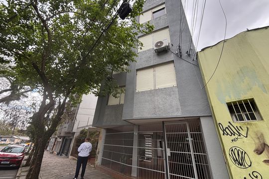 Fachada de apartamento para alugar com 2 quartos, 71m² em Azenha, Porto Alegre