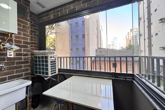 Varanda de kitnet/studio para alugar com 1 quarto, 25m² em Indianópolis, São Paulo
