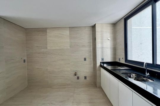 Cozinha de apartamento à venda com 3 quartos, 92m² em Lourdes, Belo Horizonte