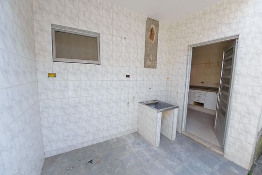 Área de Serviço de casa para alugar com 3 quartos, 200m² em Jardim Maria Augusta, Taubaté