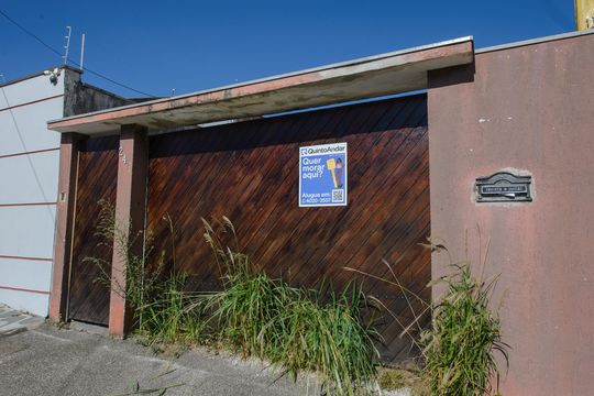Placa de casa para alugar com 3 quartos, 200m² em Jardim Maria Augusta, Taubaté