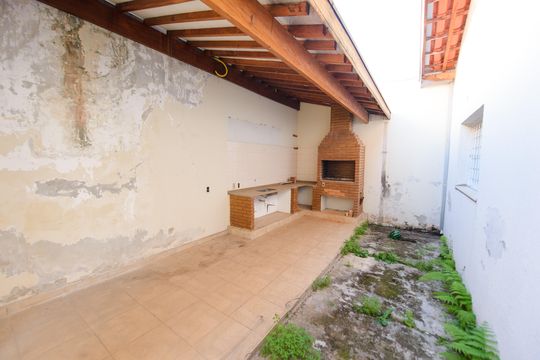 Quintal de casa para alugar com 3 quartos, 200m² em Jardim Maria Augusta, Taubaté