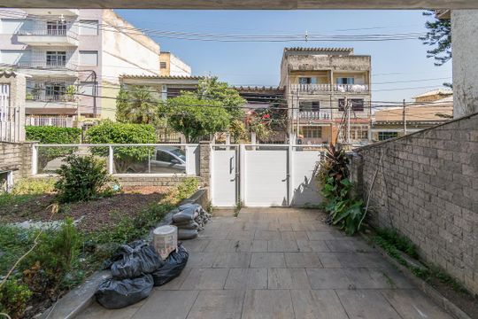 Garagem de casa à venda com 4 quartos, 240m² em Brás de Pina, Rio de Janeiro