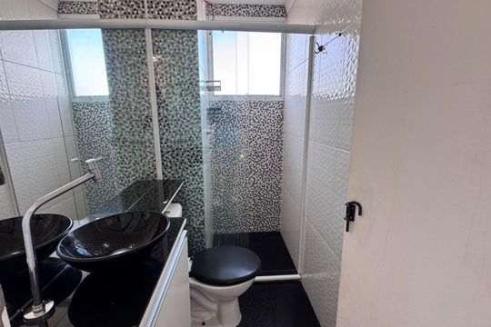 Banheiro de apartamento para alugar com 2 quartos, 42m² em Jardim do Lago, Osasco