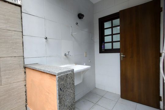 Área de Serviço de casa de condomínio para alugar com 2 quartos, 120m² em Taquara, Rio de Janeiro