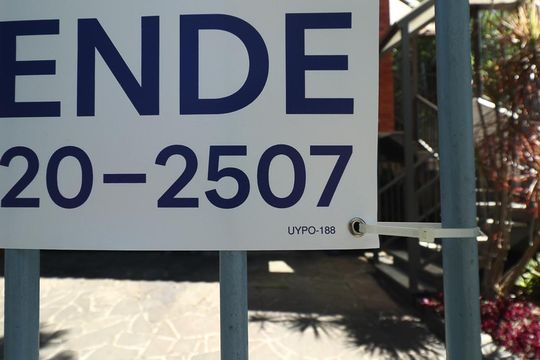 Fachada de casa à venda com 3 quartos, 459m² em Três Figueiras, Porto Alegre