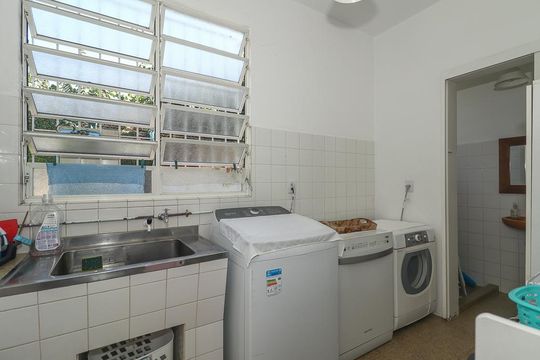 Área de Serviço de casa à venda com 3 quartos, 459m² em Três Figueiras, Porto Alegre