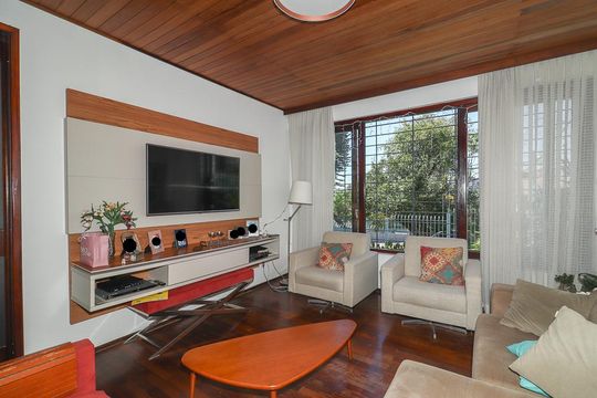 Sala de casa à venda com 3 quartos, 459m² em Três Figueiras, Porto Alegre