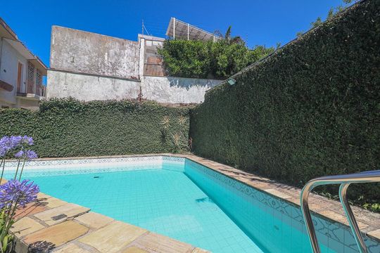 Piscina de casa à venda com 3 quartos, 459m² em Três Figueiras, Porto Alegre