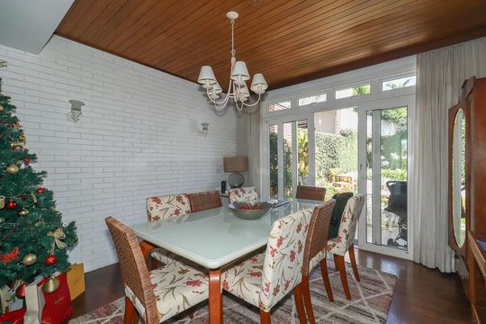 Sala de casa à venda com 3 quartos, 459m² em Três Figueiras, Porto Alegre