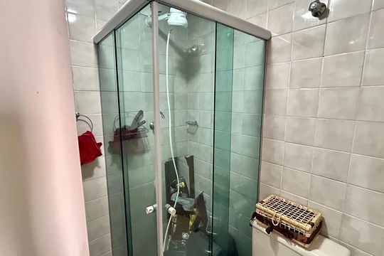 Banheiro social de apartamento à venda com 2 quartos, 81m² em Centro, Guarulhos