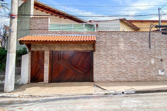 Fachada  de casa à venda com 4 quartos, 280m² em Engenheiro Goulart, São Paulo