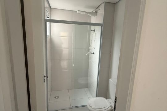 Banheiro de kitnet/studio à venda com 1 quarto, 29m² em Vila Bela, São Paulo