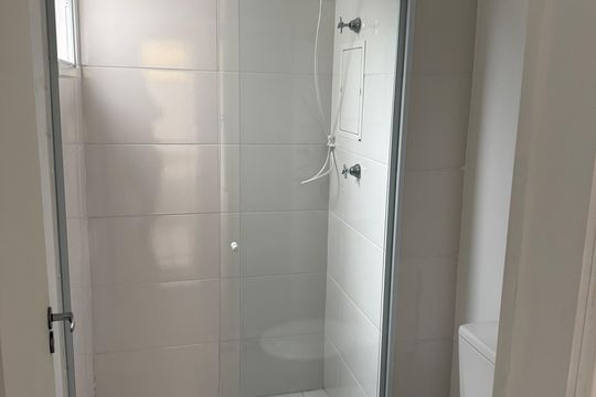 Banheiro de kitnet/studio à venda com 1 quarto, 29m² em Vila Bela, São Paulo