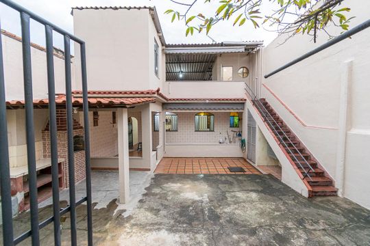 Quintal dos fundos de casa à venda com 2 quartos, 256m² em Penha, Rio de Janeiro