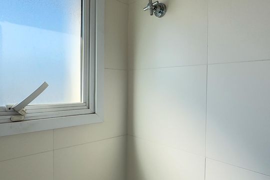 Banheiro social de apartamento para alugar com 2 quartos, 69m² em Vila Gertrudes, São Paulo