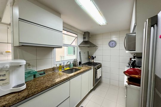 Cozinha de apartamento à venda com 3 quartos, 156m² em Laranjeiras, Rio de Janeiro
