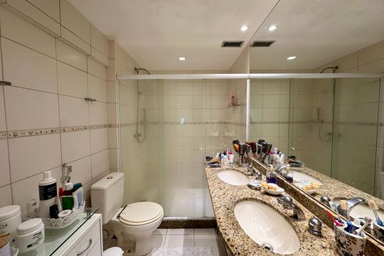 Banheiro Suite 2 de apartamento à venda com 3 quartos, 156m² em Laranjeiras, Rio de Janeiro