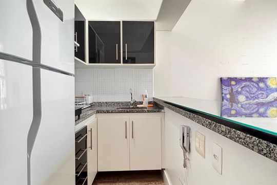 Cozinha de apartamento à venda com 1 quarto, 45m² em Indianópolis, São Paulo