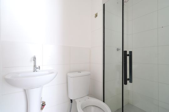 Banheiro de apartamento à venda com 2 quartos, 40m² em Barra Funda, São Paulo